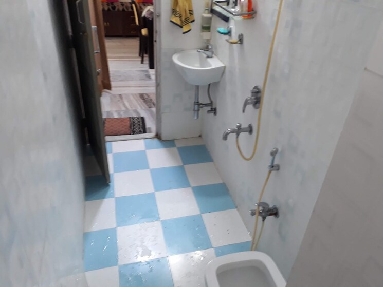 Bathroom, serenity-tower 3 Bedroom 1000 Sq.Ft. Apartment In Andheri West Mumbai 7819186