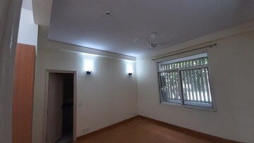 Room in 3 BHK Apartment at Jaypee Moon Court, Jaypee Greens – for Sale