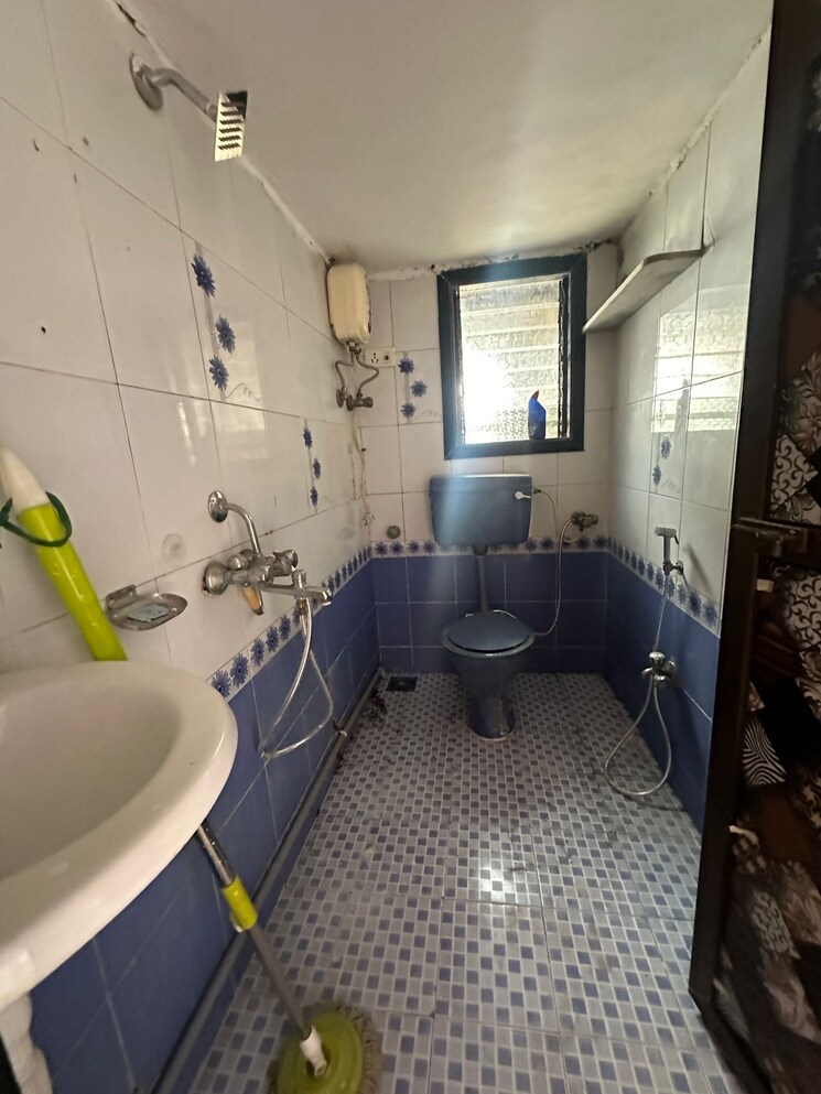 Bathroom, aditi-apartment-andheri 2 Bedroom 700 Sq.Ft. Apartment In Andheri West Mumbai 7819215