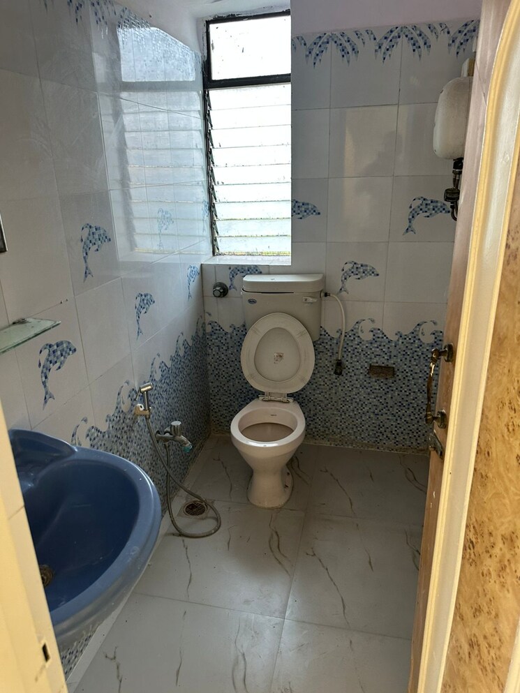 Bathroom, duplex-heights 3.5 Bedroom 1450 Sq.Ft. Apartment In Andheri West Mumbai 7819222