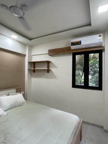 Room in 2.5 BHK Apartment at Oberoi Springs, Andheri West – for Sale