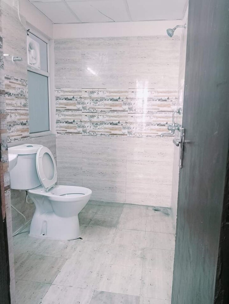 Bathroom, amrapali-golf-homes 2 Bedroom 1100 Sq.Ft. Apartment In Sector 4, Greater Noida Greater Noida 7819284