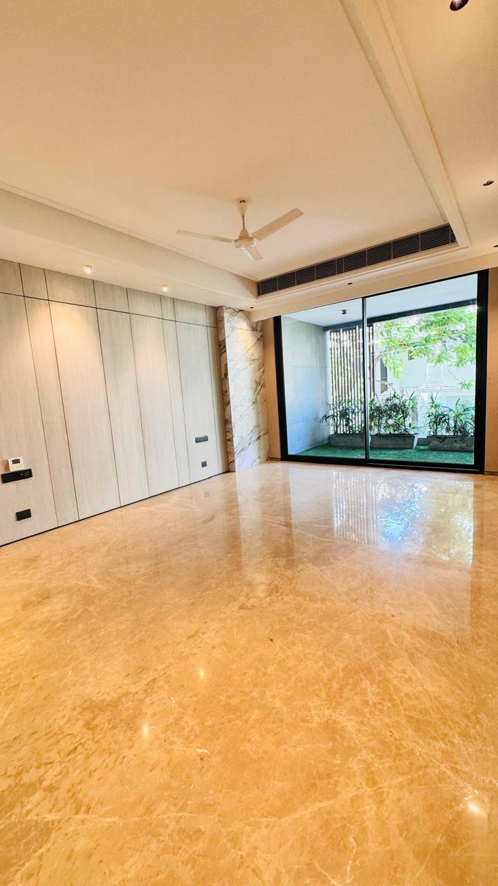 4 BHK + Servant Room Apartment For Sale in Suncity Platinum Towers