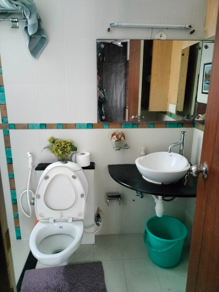Bathroom, hrbr layout 5 Bedroom 2400 Sq.Ft. Independent House In Hrbr Layout Bangalore 7819657