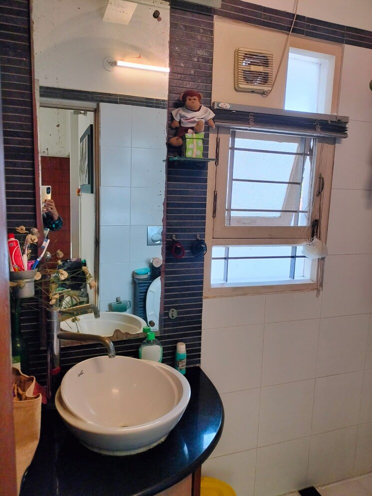 Bathroom, hrbr layout 5 Bedroom 2400 Sq.Ft. Independent House In Hrbr Layout Bangalore 7819657