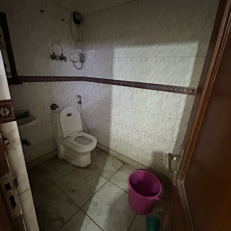 Attached Bathroom, kotla mubarakpur 3 Bedroom 1000 Sq.Ft. Builder Floor In Kotla Mubarakpur Delhi 7819797