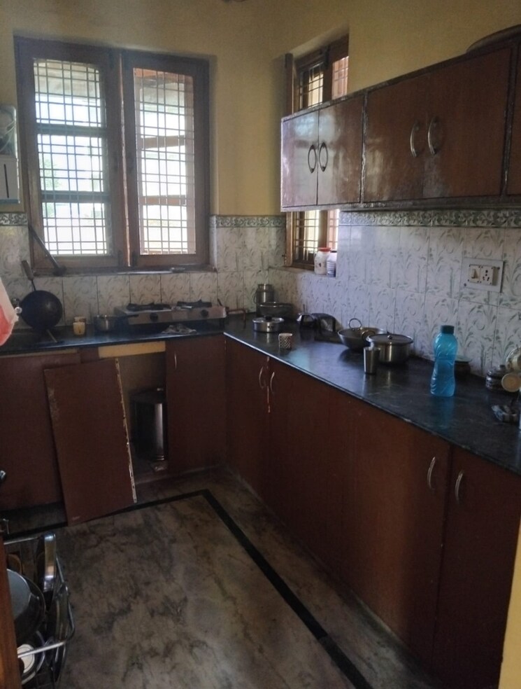 Kitchen, shimla bypass road 3 Bedroom 225 Sq.Yd. Independent House In Shimla Bypass Road Dehradun 7820012