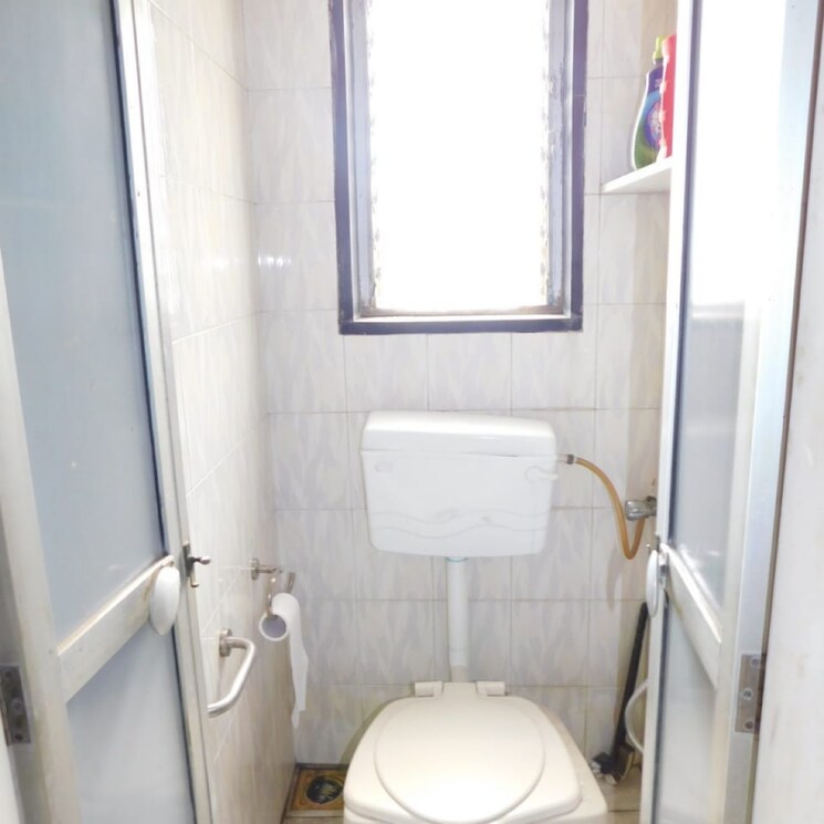 Bathroom, vitthal-krupa-building 1 Bedroom 400 Sq.Ft. Apartment In Santacruz East Mumbai 7819876