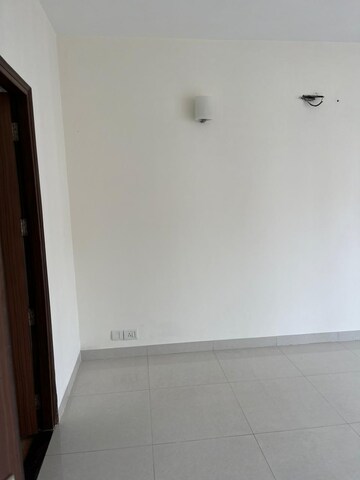 Room in 3.5 BHK Apartment at Ardee City Palm Grove Heights, Sector 52 – for Sale