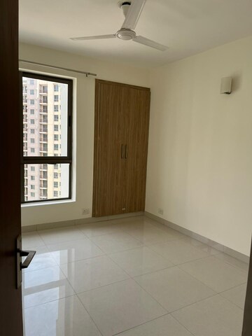 Room in 3.5 BHK Apartment at Ardee City Palm Grove Heights, Sector 52 – for Sale