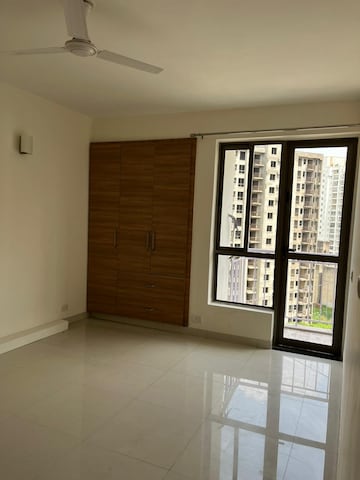Room in 3.5 BHK Apartment at Ardee City Palm Grove Heights, Sector 52 – for Sale