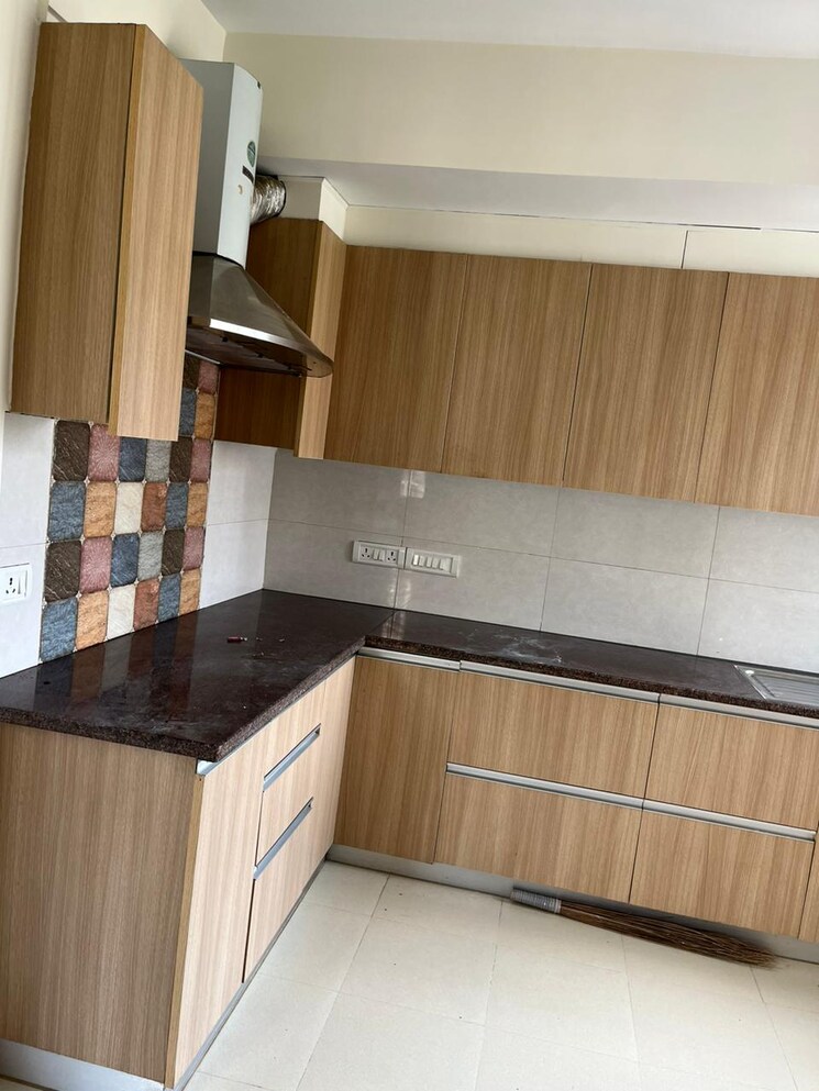 Kitchen, ardee-city-palm-grove-heights 3.5 Bedroom 2035 Sq.Ft. Apartment In Sector 52 Gurgaon 7819898