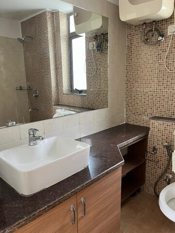 Bathroom in 3.5 BHK Apartment at Ardee City Palm Grove Heights, Sector 52 – for Sale