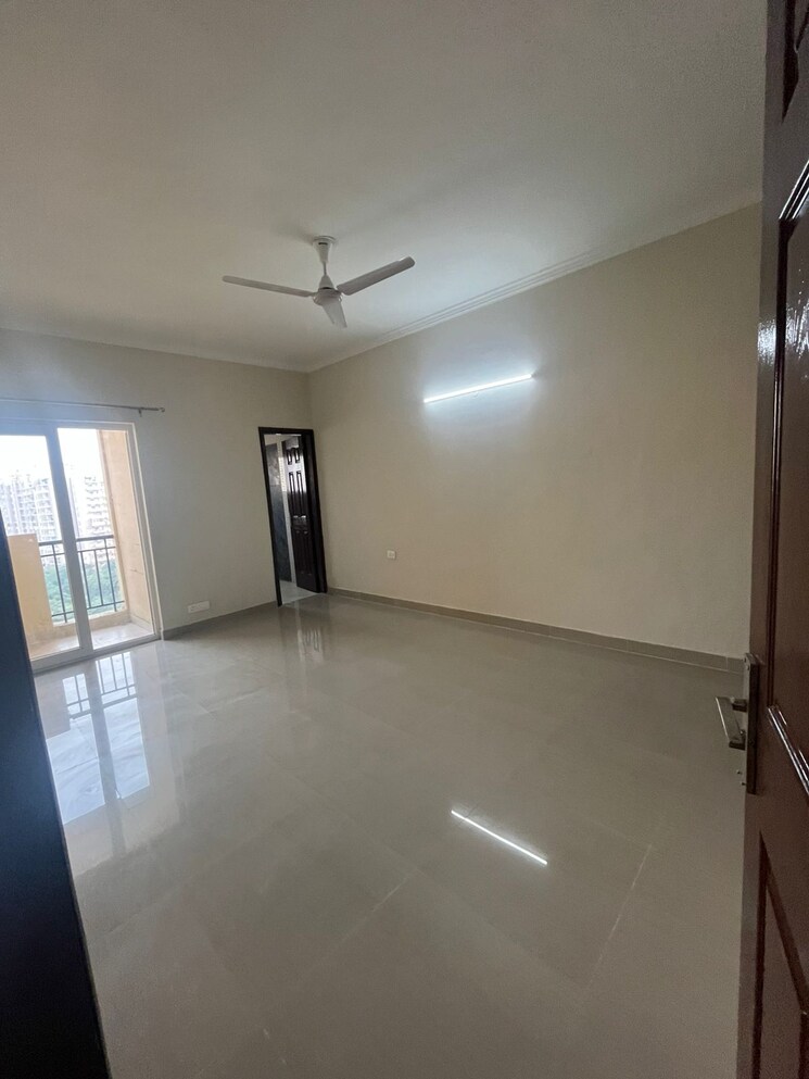 Room, paramount-floraville 3 Bedroom 1685 Sq.Ft. Apartment In Sector 137 Noida 7820099