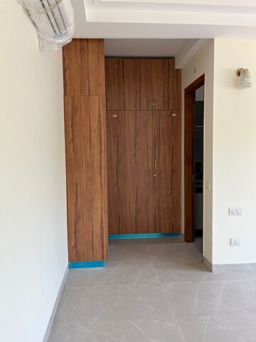 Room in 3 BHK Builder Floor at Sector 63 – for Sale