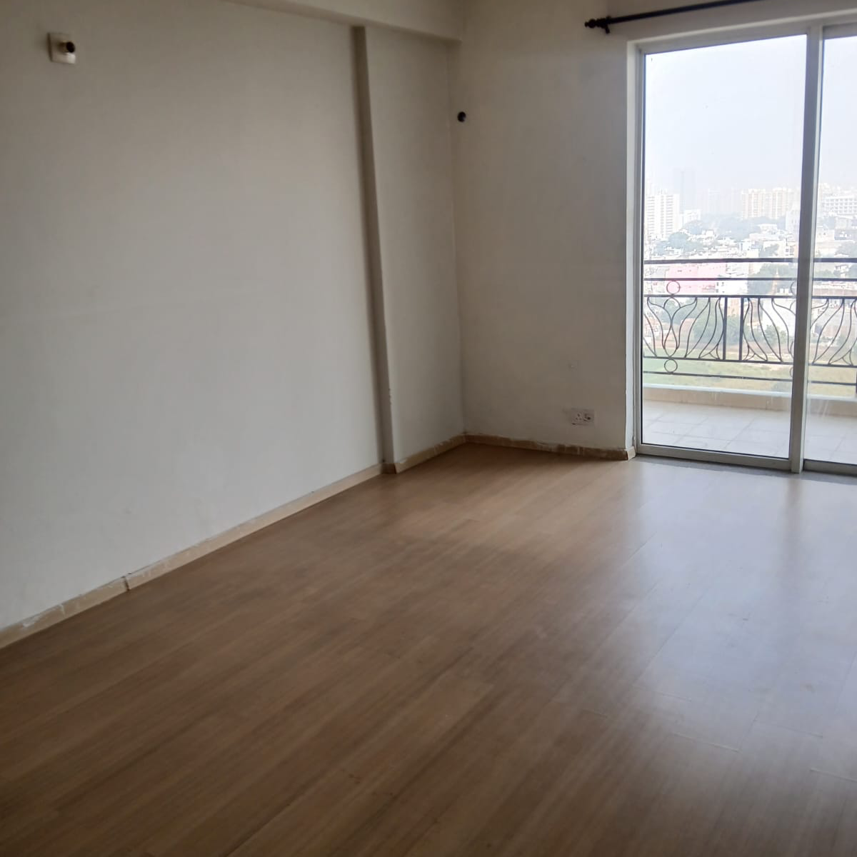 3 BHK + Servant Room Apartment For Sale in DLF New Town Heights II