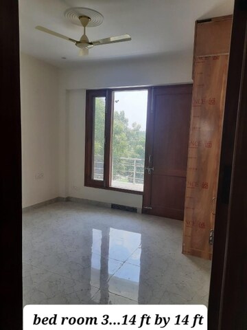 Room in 3 BHK Builder Floor at Sector 63 – for Sale