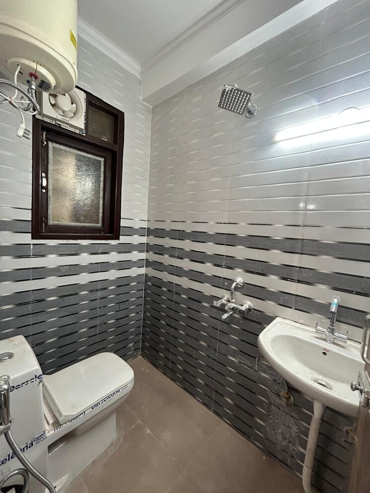 Bathroom, saket 2 Bedroom 900 Sq.Ft. Apartment In Saket Delhi 7820233