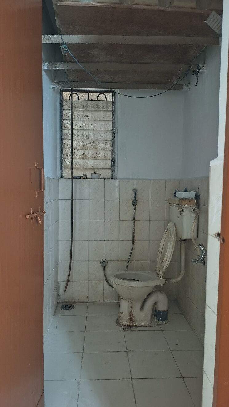 Bathroom, runwal-park 2 Bedroom 850 Sq.Ft. Builder Floor In Gultekdi Pune 7820318