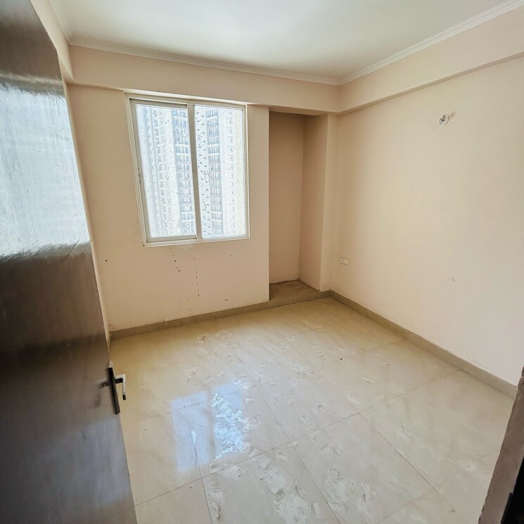 Room, amrapali-golf-homes 2 Bedroom 835 Sq.Ft. Apartment In Haibatpur Greater Noida 7820277