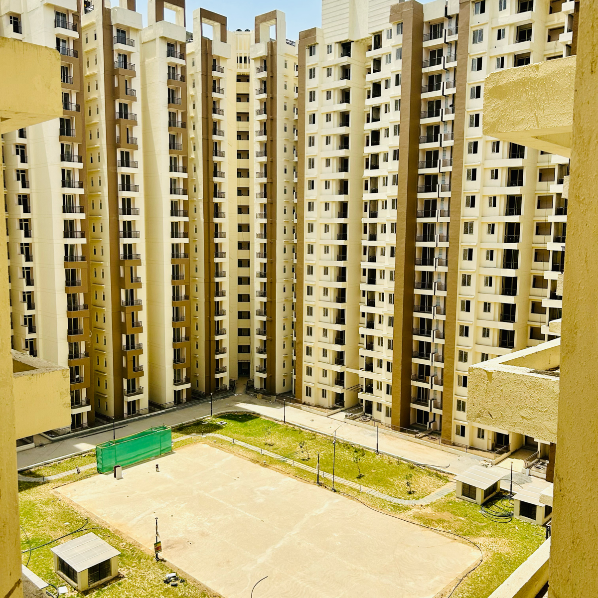2 BHK + Extra Room Apartment For Sale in Amrapali Golf Homes