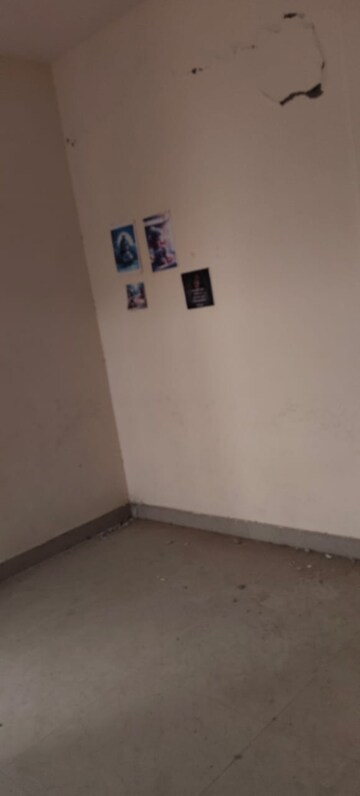 Room in 1 BHK Apartment at Sector 10 Greater Noida – for Sale