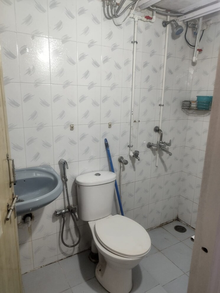 Bathroom, disha-skyline 1 Bedroom 650 Sq.Ft. Apartment In Viman Nagar Pune 7820348