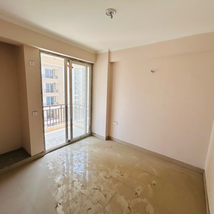 Room, amrapali-golf-homes 2.5 Bedroom 945 Sq.Ft. Apartment In Haibatpur Greater Noida 7820470