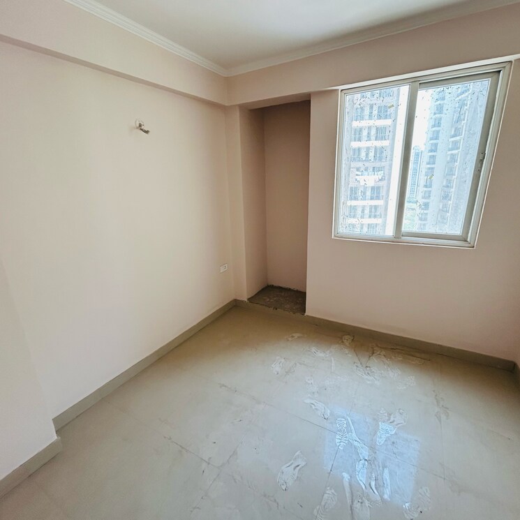 Room, amrapali-golf-homes 2.5 Bedroom 945 Sq.Ft. Apartment In Haibatpur Greater Noida 7820470