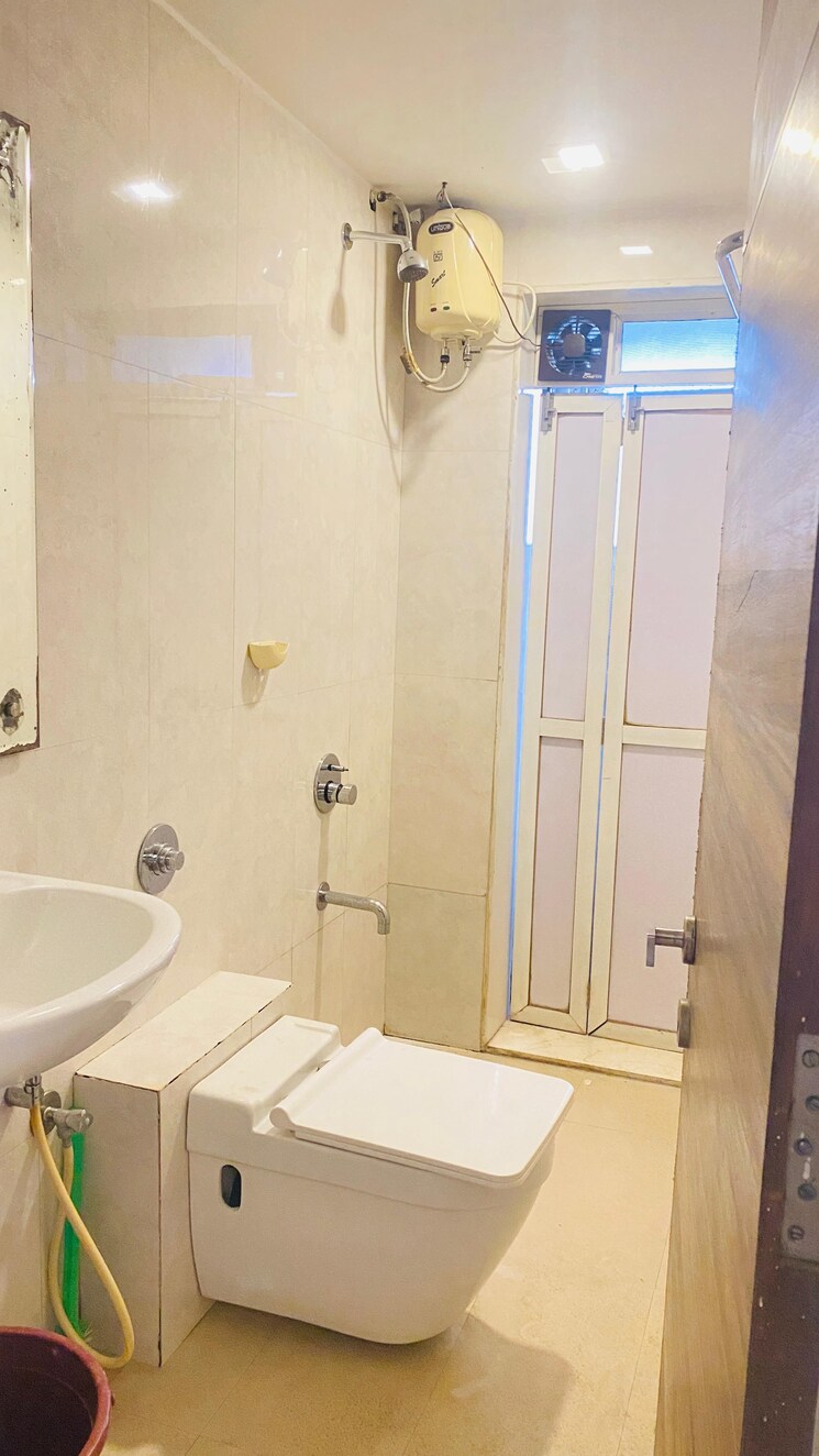 Bathroom, mantri-serene 3 Bedroom 1510 Sq.Ft. Apartment In Goregaon East Mumbai 7820457