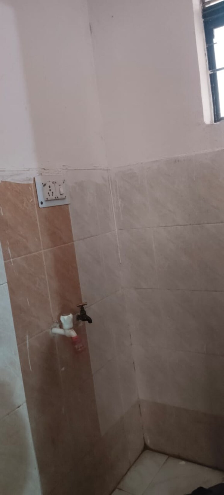 Bathroom, sector 10 greater noida 1 Bedroom 30 Sq.Mt. Apartment In Sector 10 Greater Noida Greater Noida 7820549