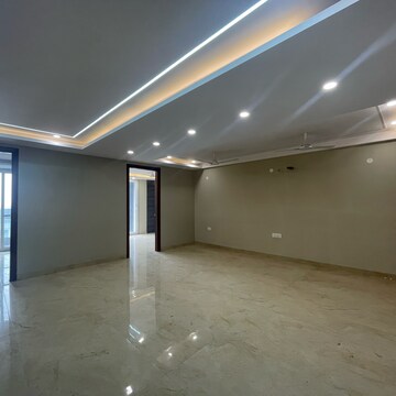 Room in 4 BHK Builder Floor at BPTP Amstoria Country Floor , Sector 102 – for Sale