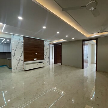 Parking in 4 BHK Builder Floor at BPTP Amstoria Country Floor , Sector 102 – for Sale