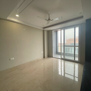 Room in 4 BHK Builder Floor at BPTP Amstoria Country Floor , Sector 102 – for Sale