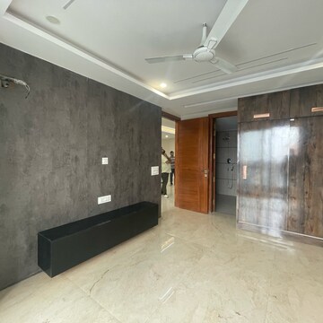 Kitchen in 4 BHK Builder Floor at BPTP Amstoria Country Floor , Sector 102 – for Sale