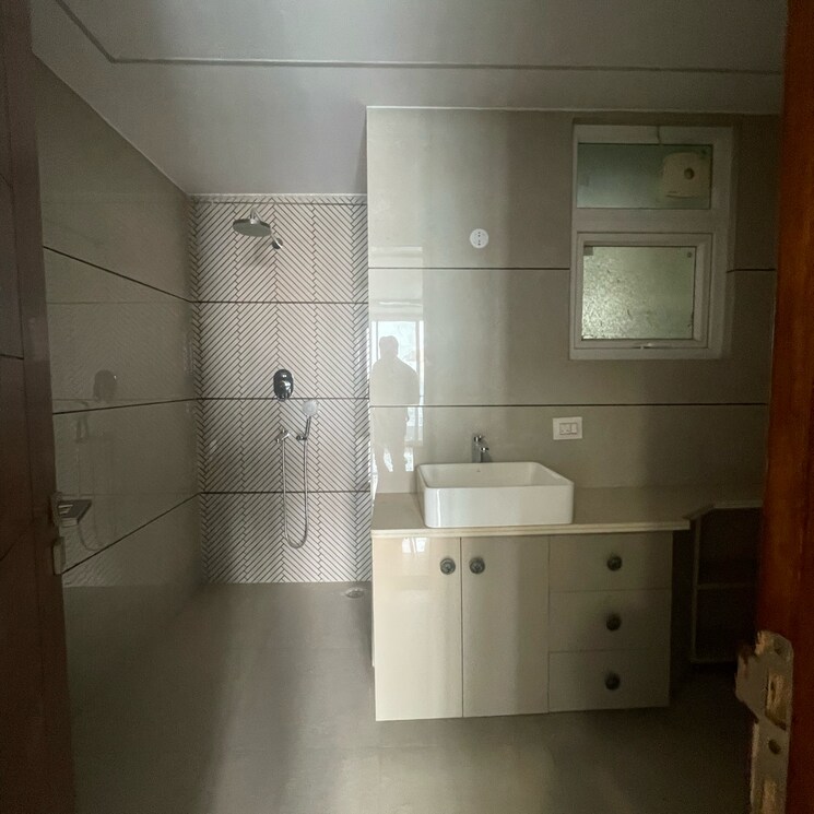 Bathroom, bptp-amstoria-country-floor 4 Bedroom 2250 Sq.Ft. Builder Floor In Sector 102 Gurgaon 7820671