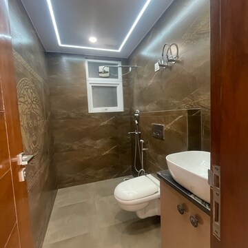 Bathroom in 4 BHK Builder Floor at BPTP Amstoria Country Floor , Sector 102 – for Sale
