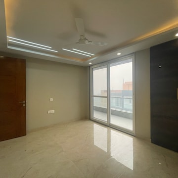 Room in 4 BHK Builder Floor at BPTP Amstoria Country Floor , Sector 102 – for Sale