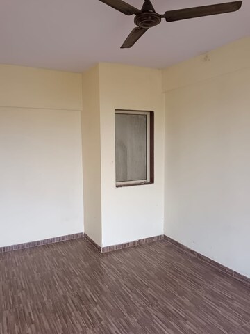 Room in 2 BHK Apartment at Thane West – for Sale
