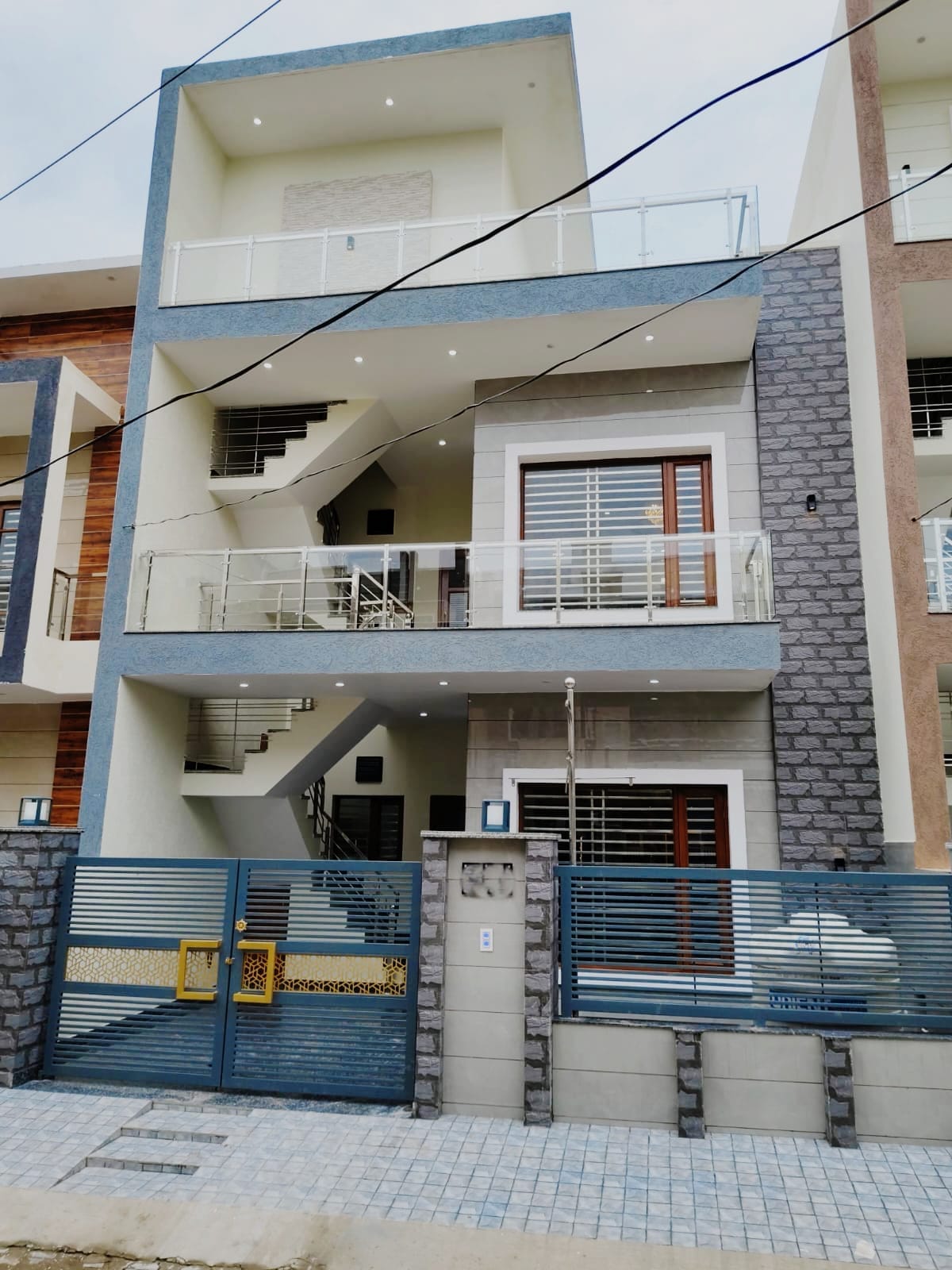 4 BHK + Pooja Room,Servant Room,Study Room,Extra Room Independent House For Sale in Sunny Enclave 