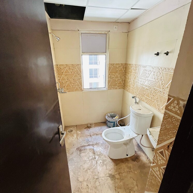 Bathroom, amrapali-golf-homes 3 Bedroom 1115 Sq.Ft. Apartment In Haibatpur Greater Noida 7821097