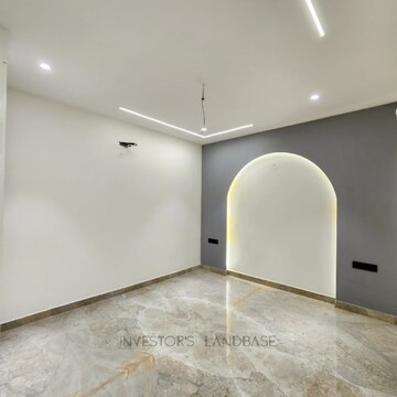 Room in 4 BHK Builder Floor at Ansal API Versalia, Sector 67a – for Sale
