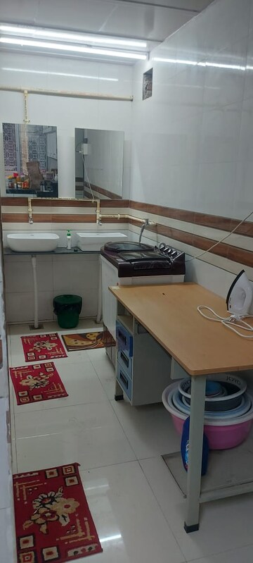 Room in  Pg at Motilal Nagar – for Rent