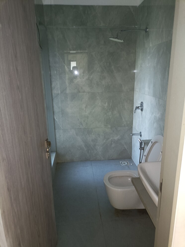 Bathroom, k-hemani-login 2 Bedroom 829 Sq.Ft. Apartment In Kandivali West Mumbai 7821293
