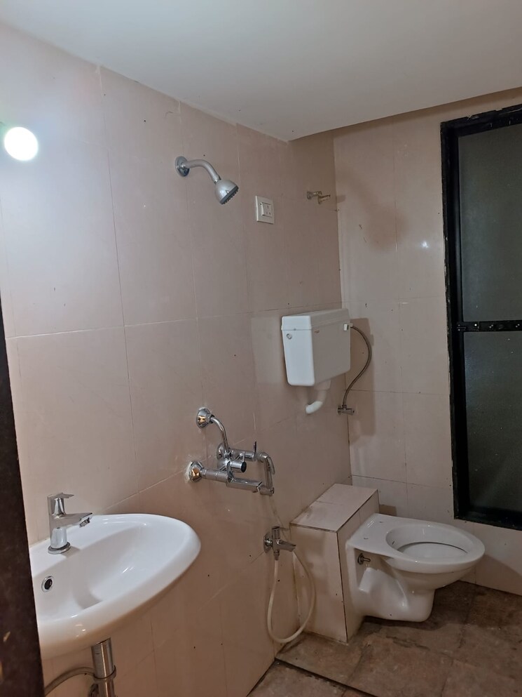Bathroom, raunak-delight 1 Bedroom 660 Sq.Ft. Apartment In Owale Thane 7821284