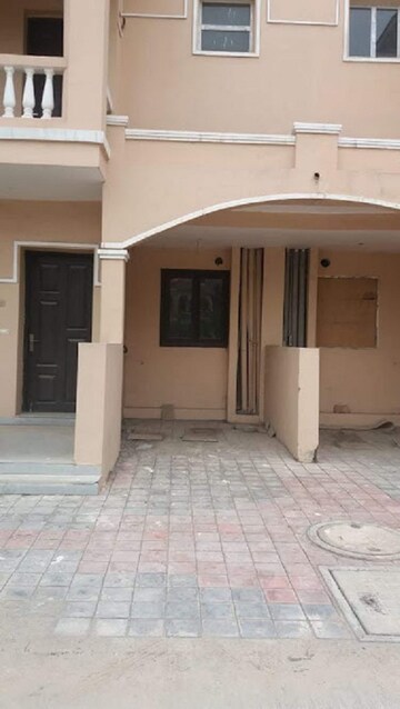 Building Lobby in 3.5 BHK Villa at Amrapali Leisure Valley, Tech Zone 4 Greater Noida – for Sale