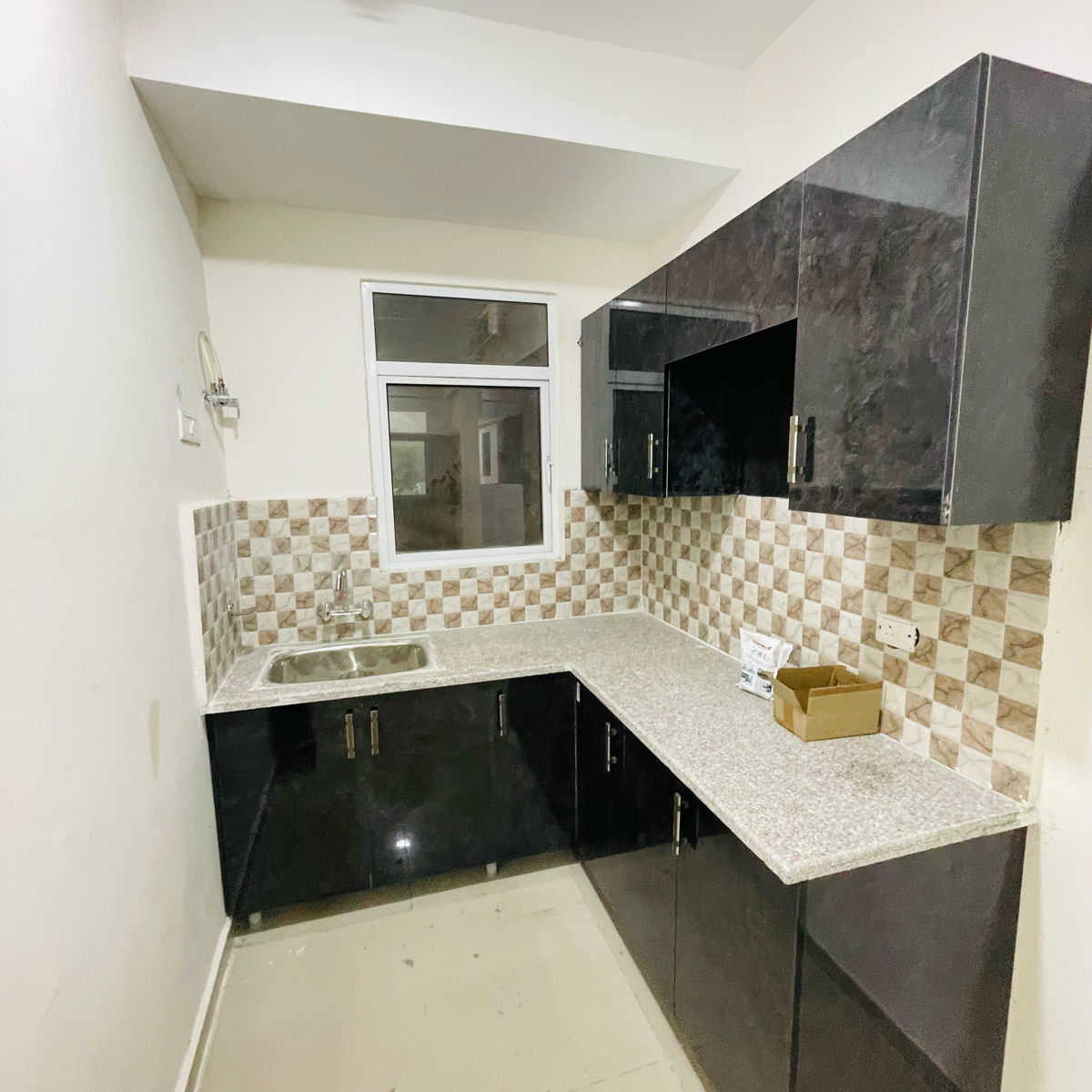 2 BHK + Extra Room 534 Sq.Ft. Apartment in Mahagun Mantra II