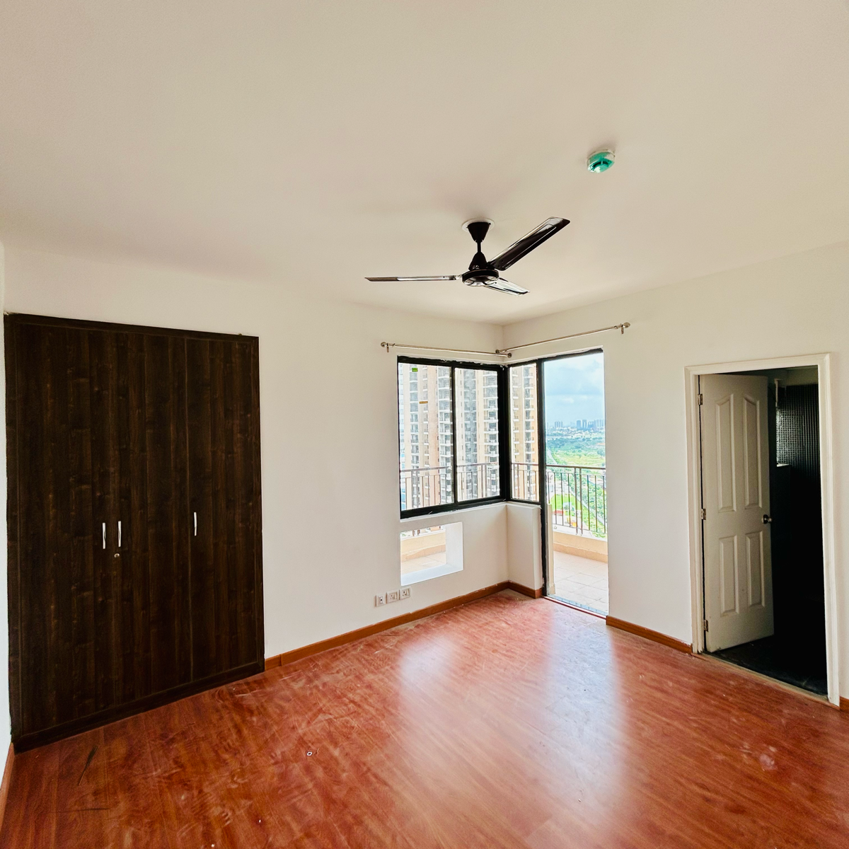 2 BHK + Extra Room Apartment For Sale in RG Luxury Homes