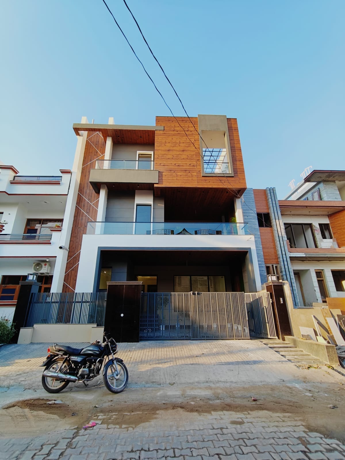 4 BHK + Pooja Room,Servant Room,Study Room,Extra Room Independent House For Sale in Sunny Enclave 