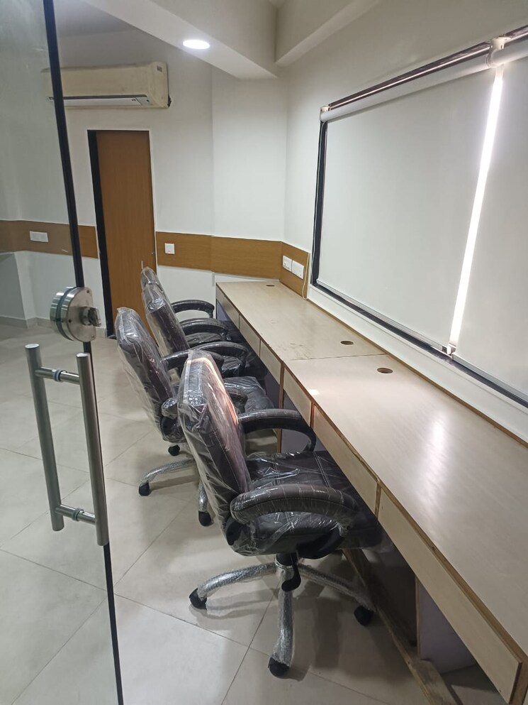 Team Area, mithakali Commercial Office Space 800 Sq.Ft. In Mithakali Ahmedabad 7821562